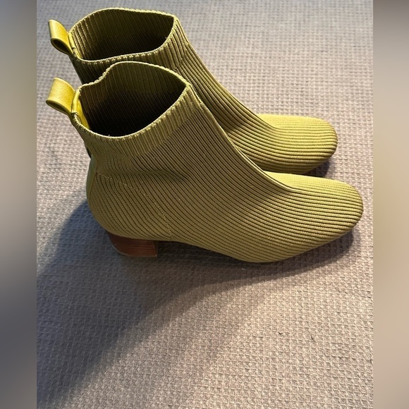Joie Green Solid Color Knit Neely Stretch Booties EUC Worn Once Size 8 - Picture 2 of 13